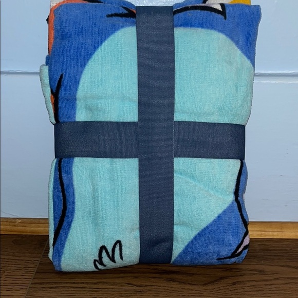 NWT Stitch Beach Towel - Picture 5 of 5
